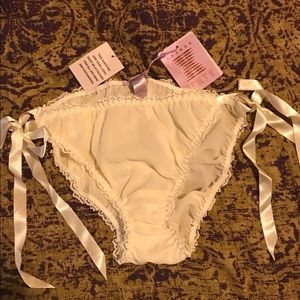 Savage by Fenty Bridal/Ivory Panty - Medium - NWT